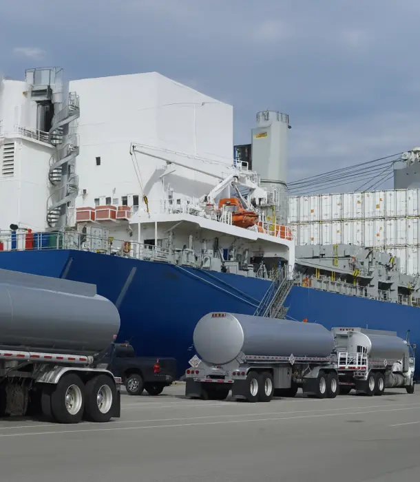 Abastecimiento_bunker_Famoil_vertical